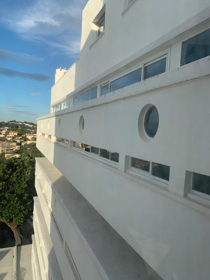 Elegant Studio Et Parking Dans Batiment Historique Сен Тропе Екстериор снимка