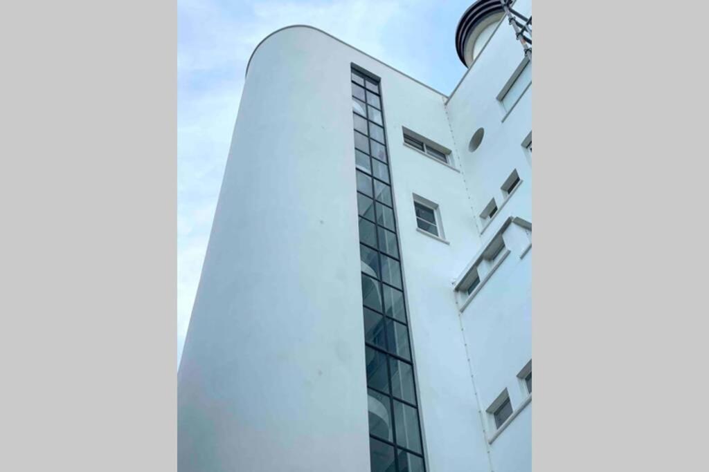 Elegant Studio Et Parking Dans Batiment Historique Сен Тропе Екстериор снимка